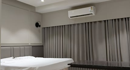 Hotel Aarti International Room Type - Executive Club Room with City view Hotel Aarti International Room Type - Executive Club Room with City view