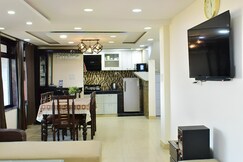 Luxury 4BR Villa Near Mall Road | Mountain View