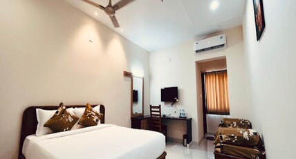 Hotel Gokulam Grand Room Type - Classic Room