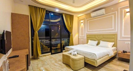 THE ROYAL RIVIERA Room Type - PREMIUM ROOM THE ROYAL RIVIERA Room Type - PREMIUM ROOM