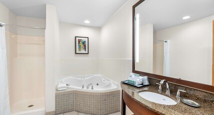 Best Western Rocky Mountain Lodge Room Type - Suite-1 King Bed, Non-Smoking, Sofabed, Fireplace, Jetted Tub, 2 Flat Screen Tvs, Full Breakfast