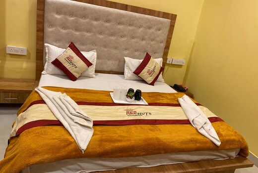 Hotel Red Huts Continental