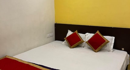 Shivanand Lodge Room Type - AC Double Room Shivanand Lodge Room Type - AC Double Room