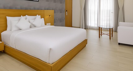 D Square Statue of Unity Kevadia, a member of Radisson Individuals Room Type - Suite Room - Statue View with Balcony