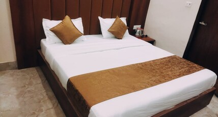 Hotel Kiran Palace Room Type - Super Deluxe Room