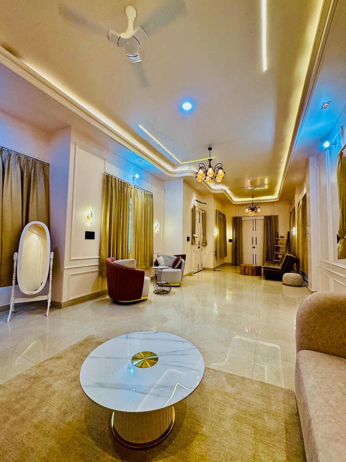 FLY VIEW Garden Home with Airport Runway View Stay - Tap to explore photos