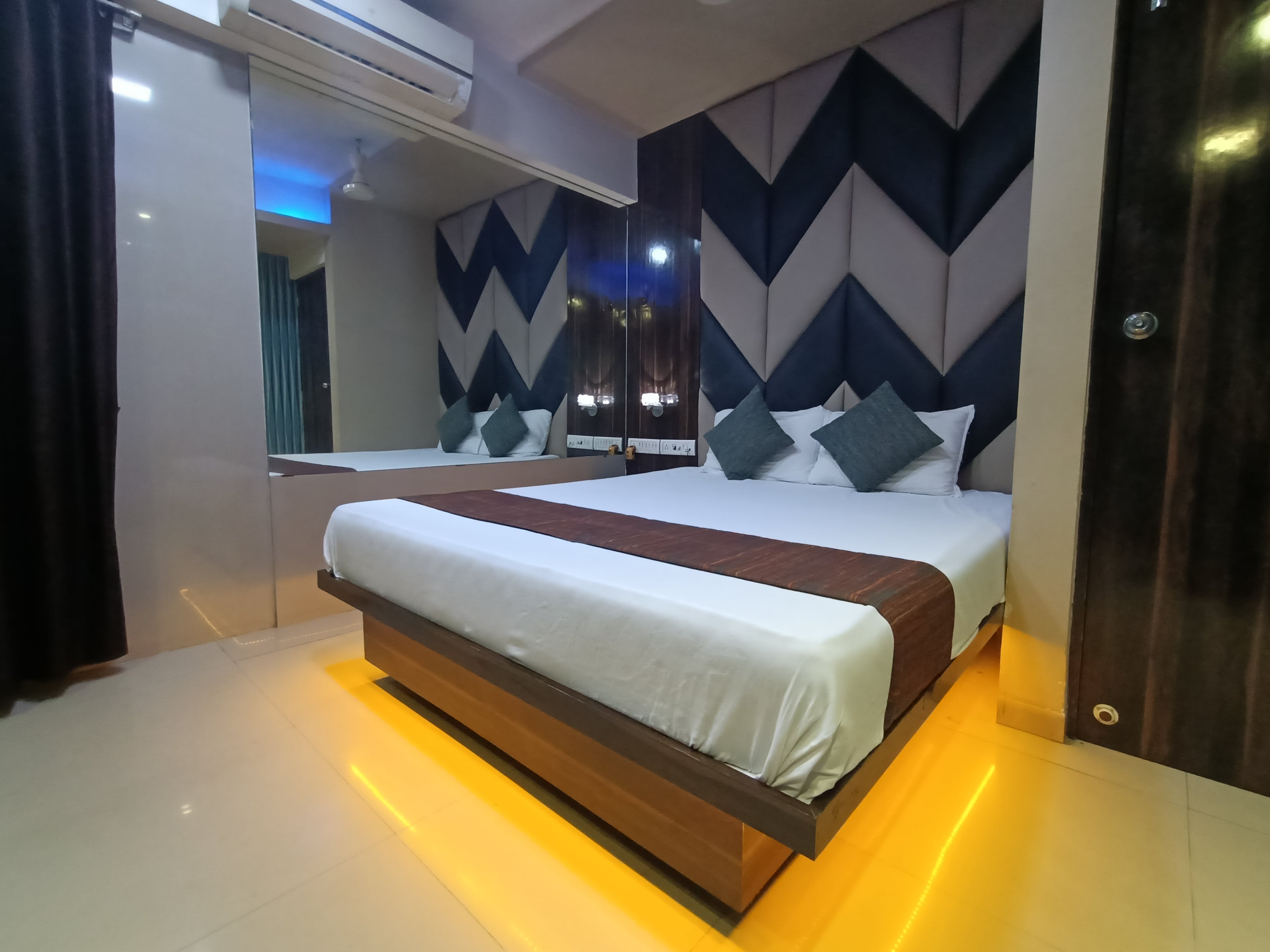 Jayesh Inn - Tap to explore photos