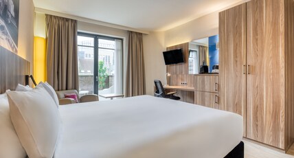 Holiday Inn Brussels Schuman Room Type - 1 King Standard with Balcony