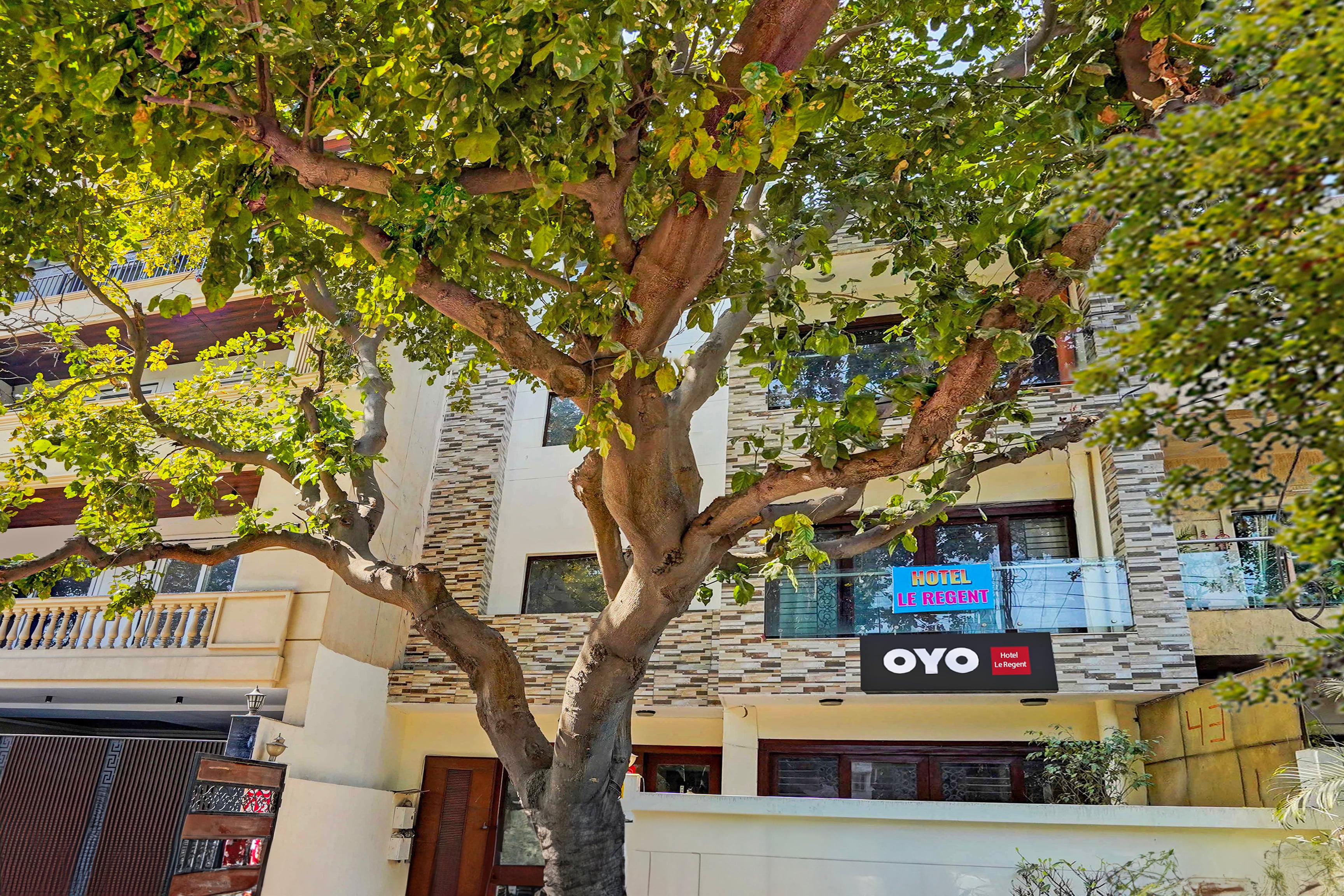 Hotel O Le Regent - Tap to explore photos