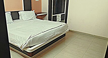 Sanjeev Regency Room Type - Queen Bed Room