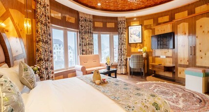 Palette Hotel Cecil by CheckIn, Srinagar Room Type - Luxury Mountain View Room with Jacuzzi Bathtub