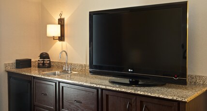 Embassy Suites Flagstaff Room Type - 1KG MOB HEA ACC TUB STE NS