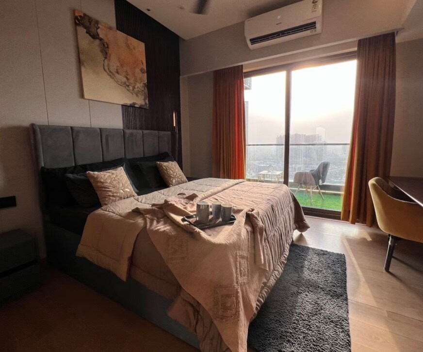 The Silver ClouDs   17th Floor Studio Apartment - Tap to explore photos