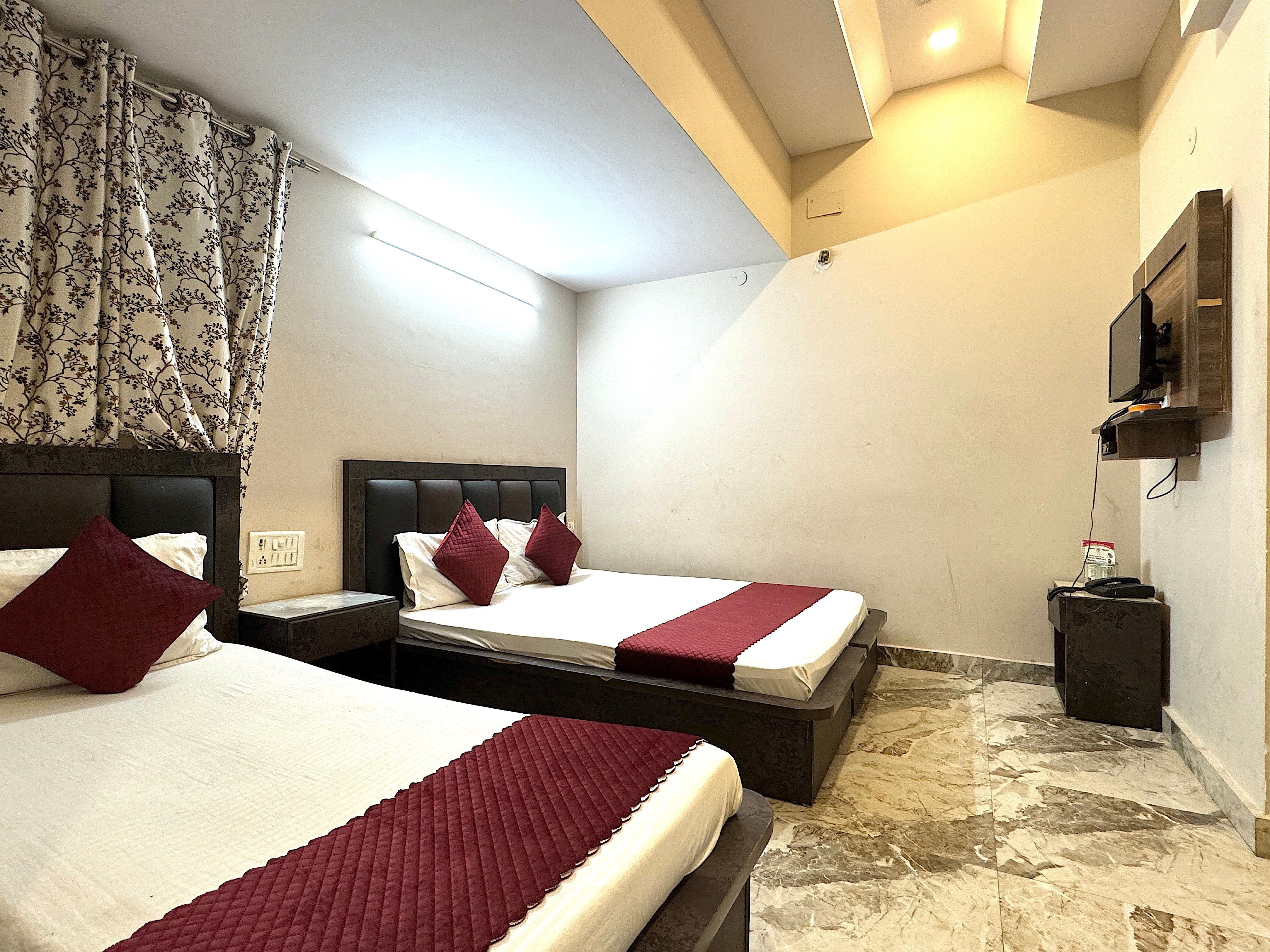 Hotel Kelson Dx. - Tap to explore photos