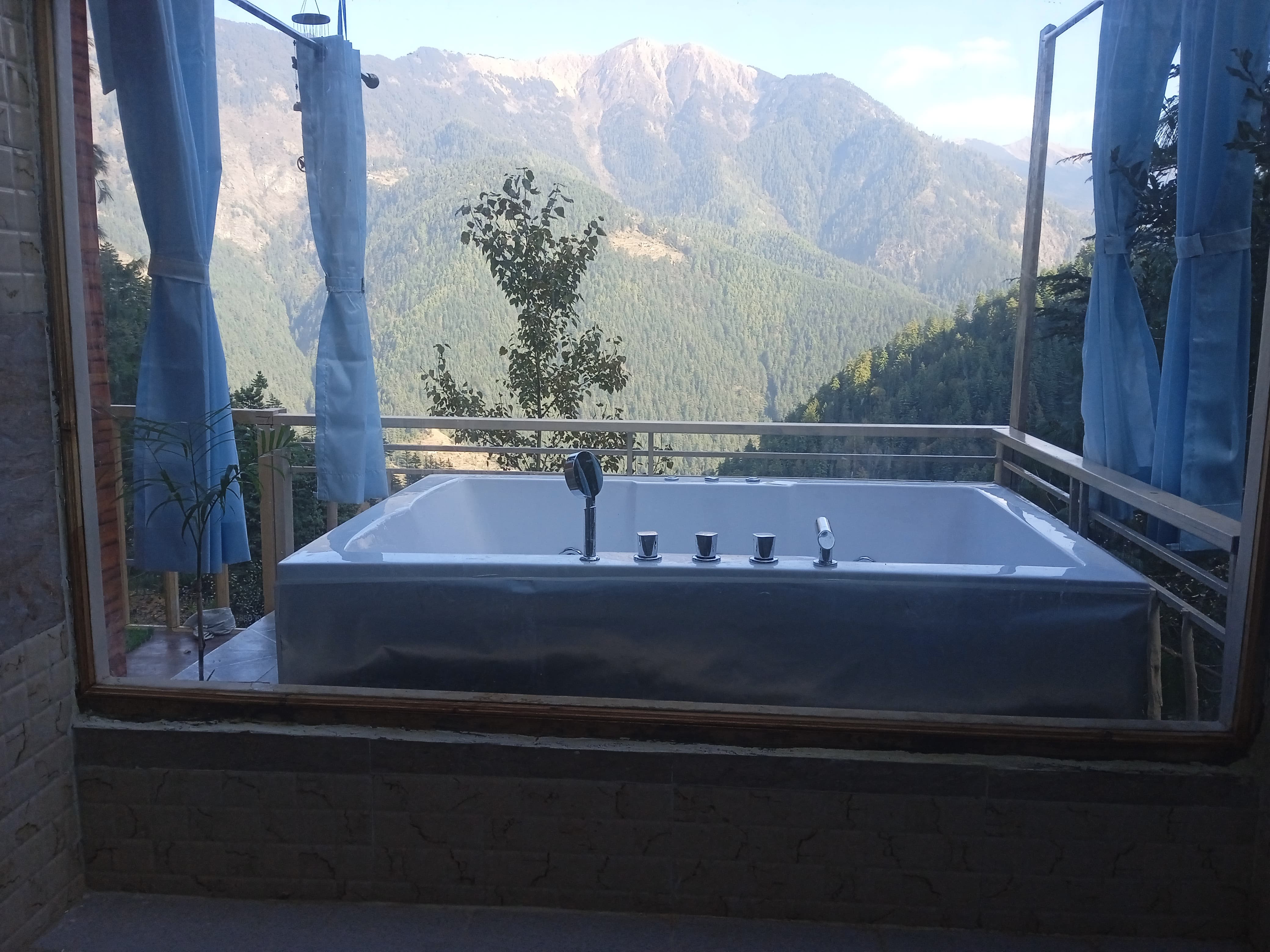 UrWish Tree Cottage Private Jungle Jacuzzi - Tap to explore photos