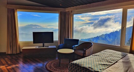 Kufri Heritage Resort & Spa Room Type - Royal Suite Private Jacuzzi and Balcony