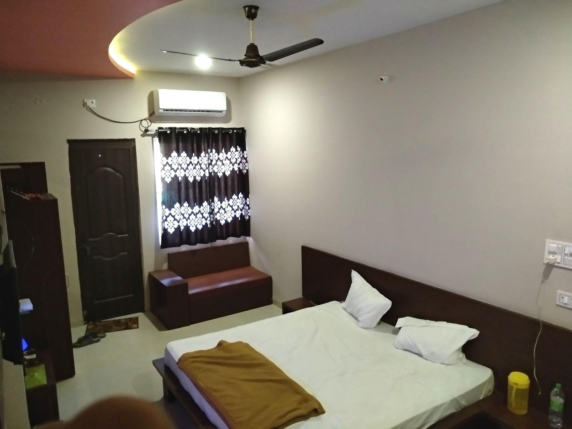 Hotel Trimurti Inn - Tap to explore photos