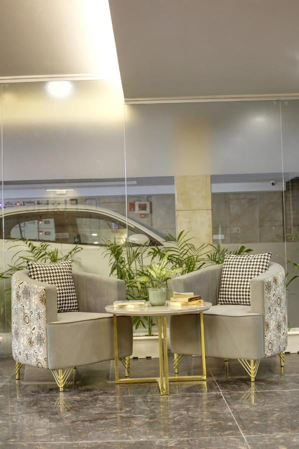 FlxHo Quad - Luxury Studio Apartments DLF Cyber City - Tap to explore photos