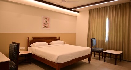 RATHNA RESIDENCY Room Type - Deluxe