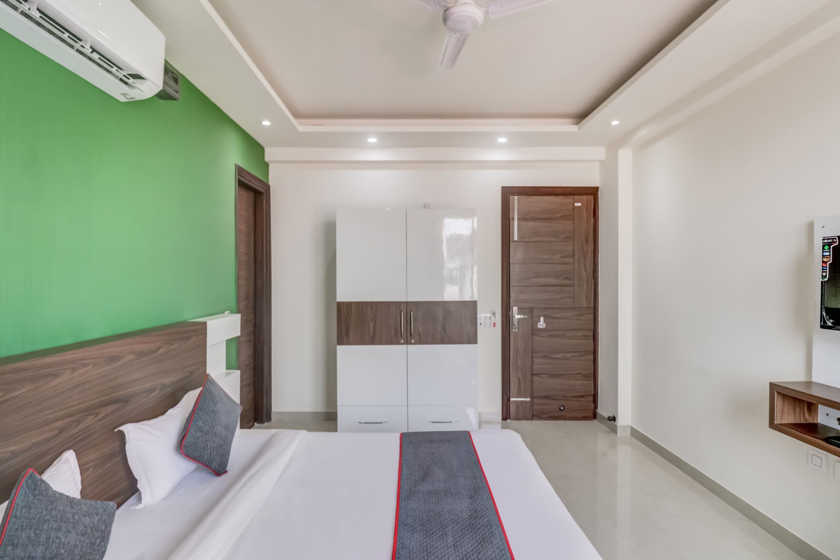 Hotel O Metro suites - Tap to explore photos