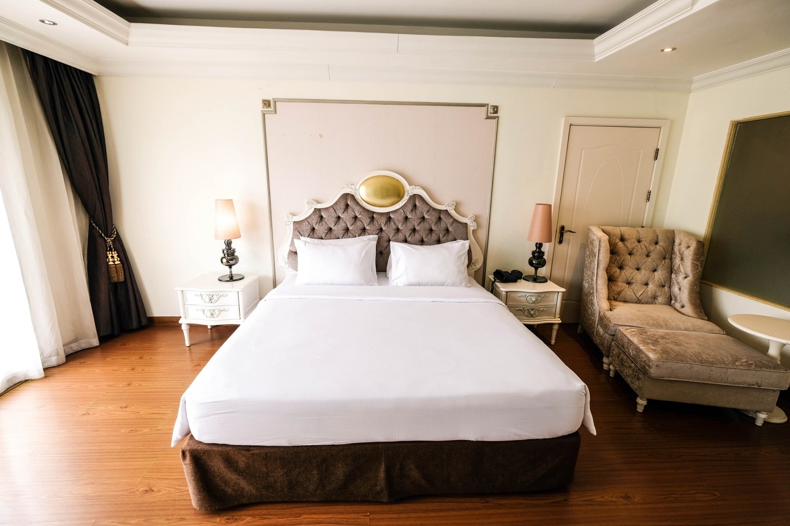 LK Miracle Suite Hotel Pattaya - Tap to explore photos