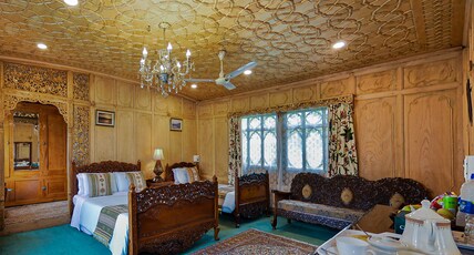DASTAN HERITAGE HOUSEBOATS Room Type - Suite Room