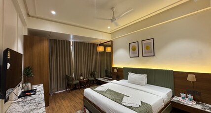 Shlok Inn Room Type - Executive Double Bed Room