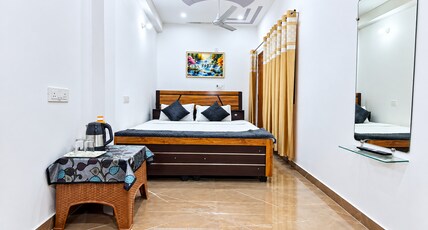 Saanchi Villa - 500 mt From Ram Mandir. Room Type - Deluxe Ac Room