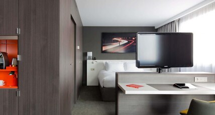 Pullman Paris La D Room Type - FAMILY SUITE, 1 King Size Bed, 1 Sofa Bed, 180 View, High Floor