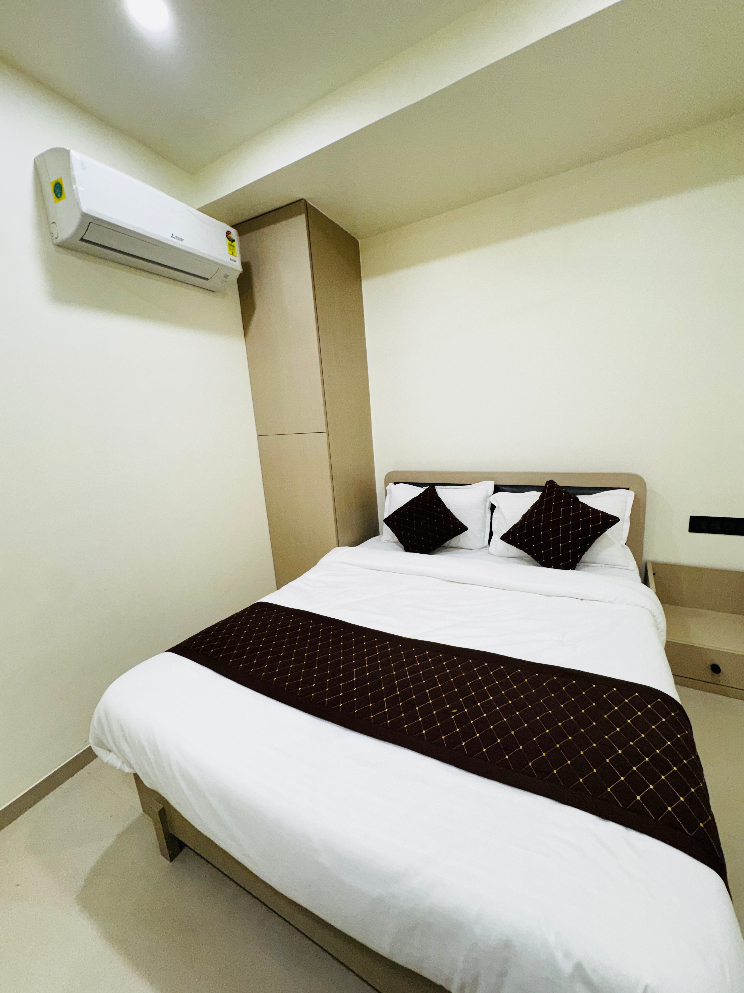 Hotel Ratan Infinity (Near Nagpur Railway Station) - Tap to explore photos
