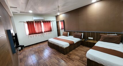 Hotel NOVA Prime Room Type - PRIME PREMIUM TRIPLE BED SPLIT AC ROOM