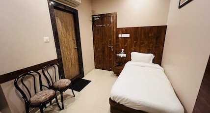 Hotel Captain Room Type - Deluxe Room AC