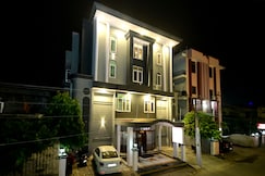 Hotel Paradise Continental  800 Meters from Railway Station