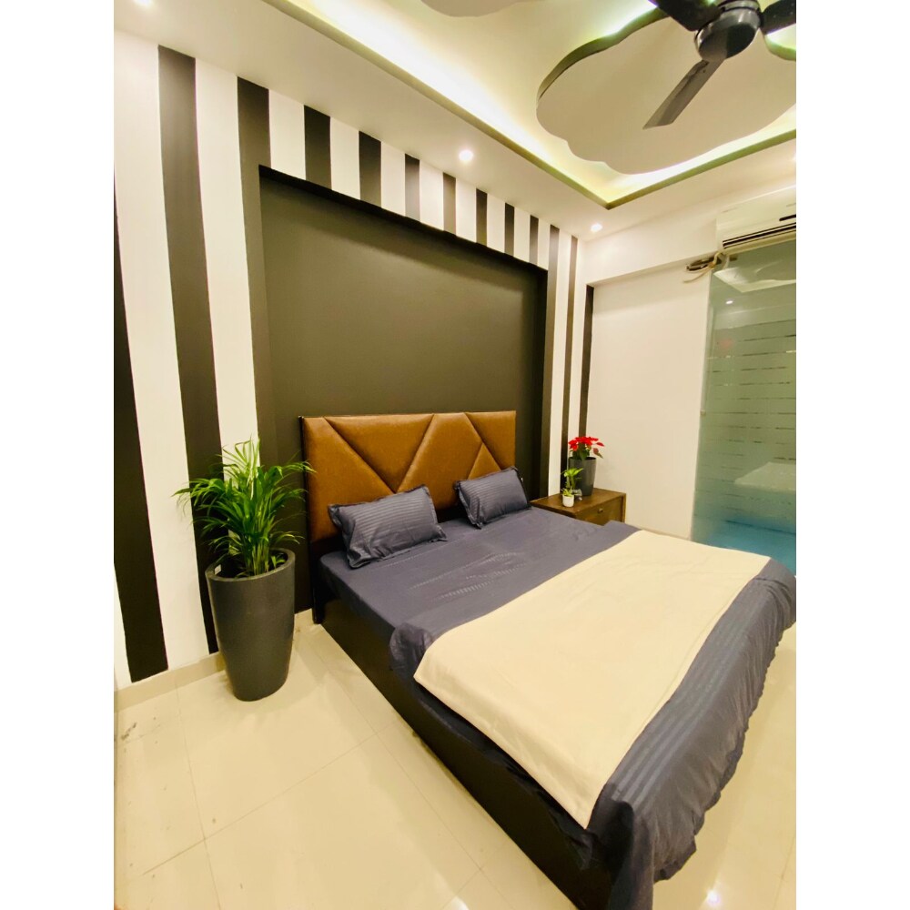 The Luxe Bacardi Penthouse - Tap to explore photos
