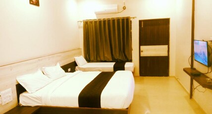 Royal Residency Room Type - Triple Room AC