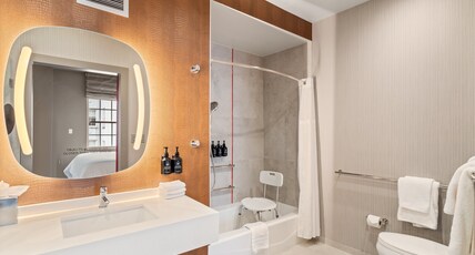 Hotel Indigo BATON ROUGE DOWNTOWN Room Type - 1 King Suite Mobility Accessible Tub Sofa Bed