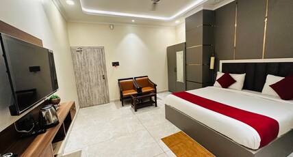 Hotel Nutan Clarks Room Type - Premium Room