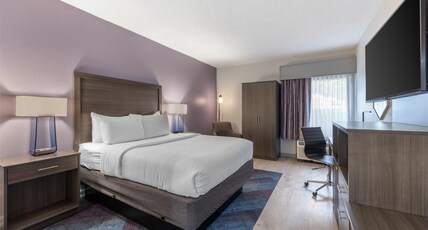 Best Western Hickory Room Type - Accessible - 1 Queen, Mobility Accessible, Roll In Shower, Interior Entrance, Microwave And Refriger Best Western Hickory Room Type - Accessible - 1 Queen, Mobility Accessible, Roll In Shower, Interior Entrance, Microwave And Refriger