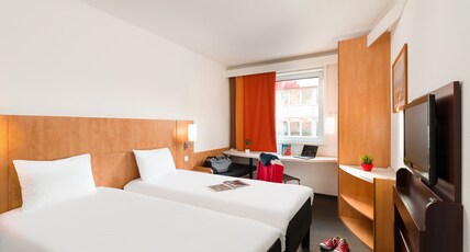 ibis Praha Mala Strana Room Type - Room with 2 single beds equipped with the new bedding ibis Praha Mala Strana Room Type - Room with 2 single beds equipped with the new bedding
