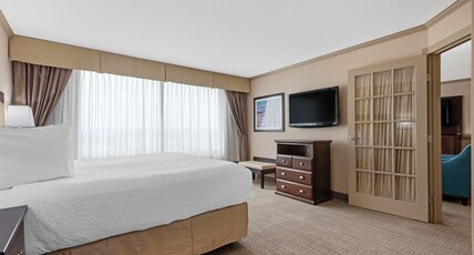 Best Western Plus Port O'Call Hotel Room Type - Suite-1 King Bed, Non-Smoking, Jetted Tub, Sofabed, Wet Bar, Microwave And Refrigerator Best Western Plus Port O'Call Hotel Room Type - Suite-1 King Bed, Non-Smoking, Jetted Tub, Sofabed, Wet Bar, Microwave And Refrigerator
