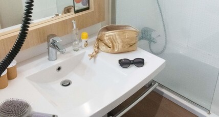 ibis Styles Chinon Room Type - Standard Twin Room with view of fortress