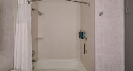 Doubletree by Hilton Buena Park Room Type - 2 QUEEN BEDS