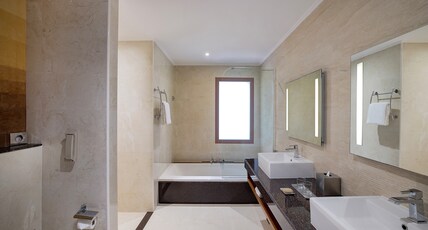 DoubleTree by Hilton Resort  & Spa Marjan Island Room Type - KING JUNIOR SUITE