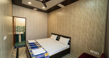 Omji Ashram - Udasin Sangat Rishi Room Type - Deluxe Double Room