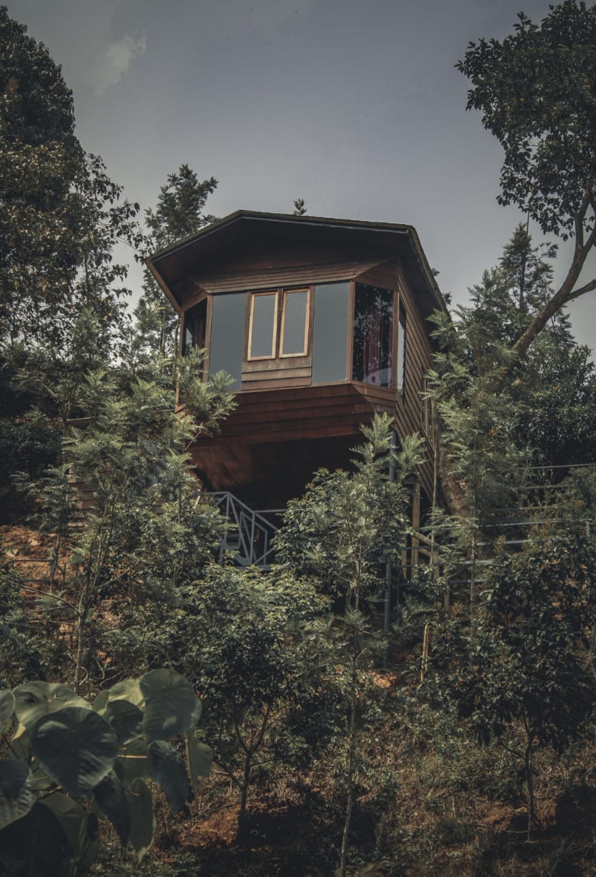 Humming Rills | Hut & Room - Tap to explore photos