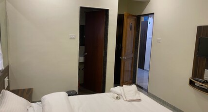 Galaxy Residency, Panchgani Room Type - Super Deluxe - (Air-conditioned Room)