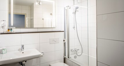 Holiday Inn EINDHOVEN Room Type - 1 King Standard