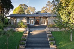 The Sunny Woodlands Estate by LuxUnlock Private Villas