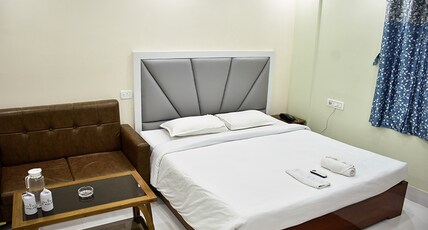 Hotel S S Plaza Room Type - Deluxe king