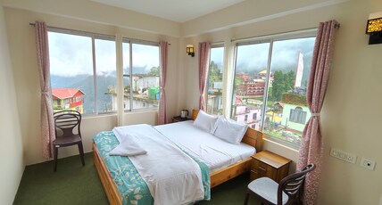 Hotel Greenwood Room Type - Premium Room with Mountain View